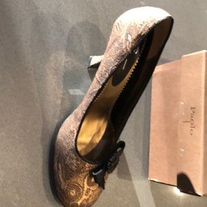 Paola brand ladies shoes